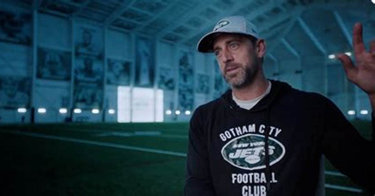 Aaron Rodgers Details Ufo Sighting on 'Hard Knocks' |