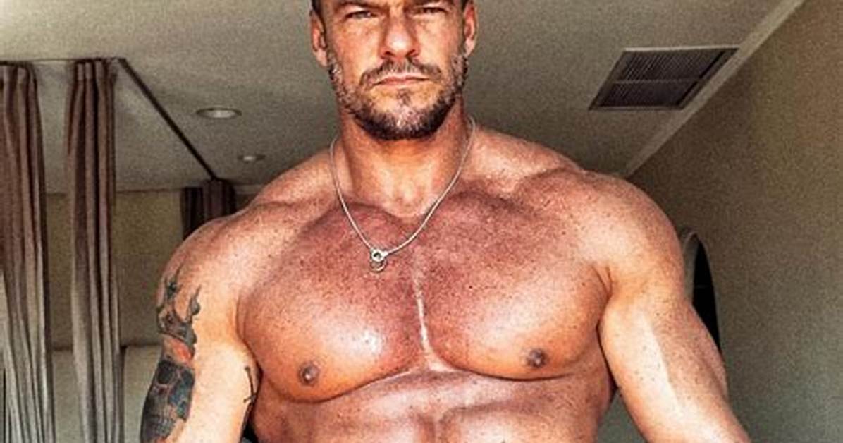 Alan Ritchson: Exploring His Height and Weight