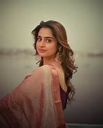 Ayesha Khan Young: a Rising Star in the Entertainment Industry