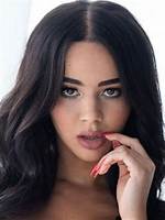 Courtnie Quinlan Net Worth – How Much Is Courtnie Quinlan Worth?