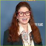 Debra Messing Net Worth – How Much Is Messing Worth?