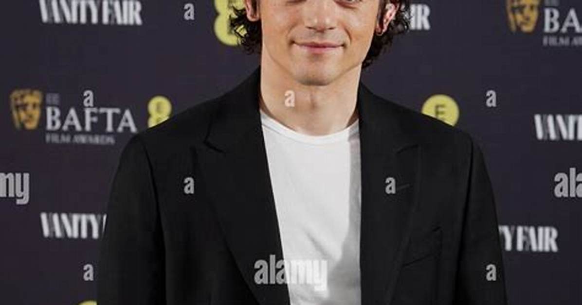 Edward Bluemel: the Rising Star in "The Crown"