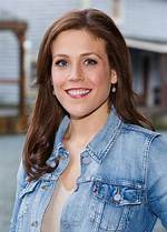 Erin Krakow Net Worth – How Much Is Erin Krakow Worth?