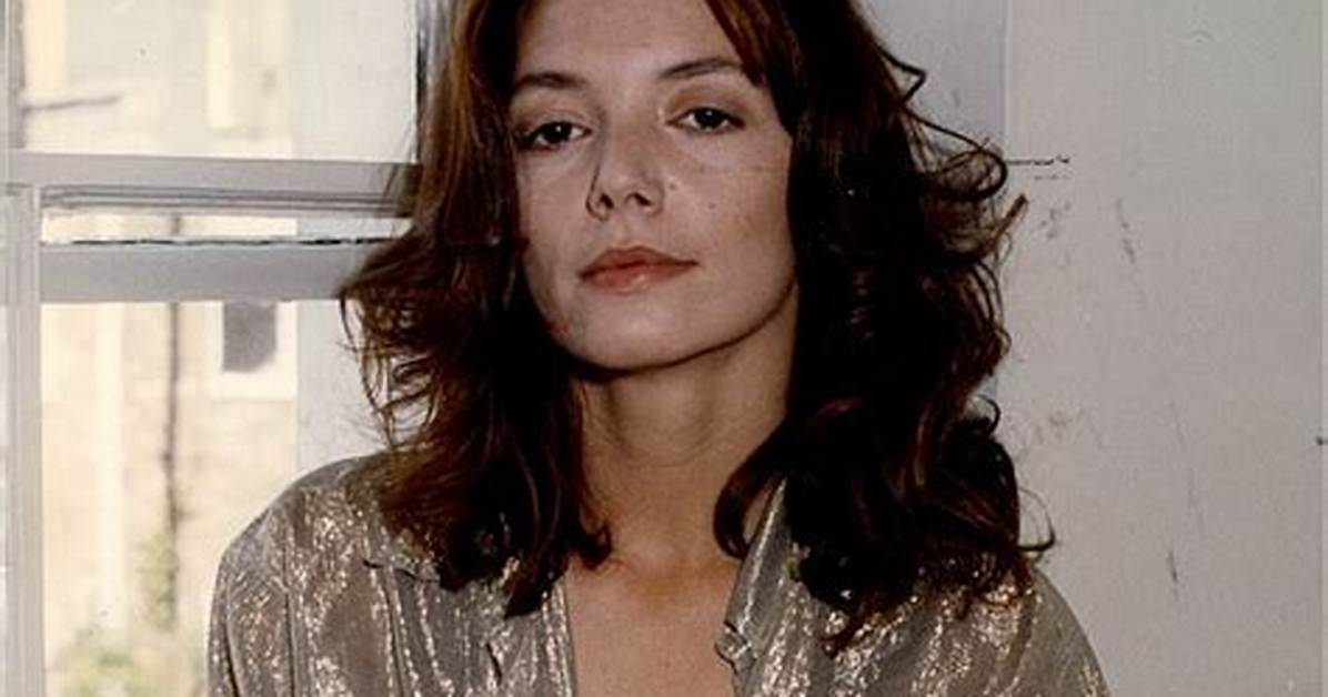 Exploring the Romantic Life of Joanne Whalley: Who Is She Dating?