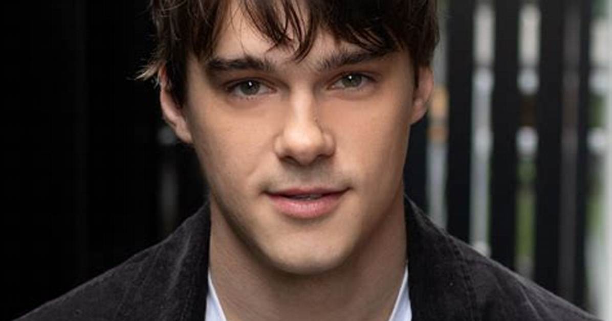 Exploring the Romantic Life of Mitchell Hope: Who Is His Girlfriend?