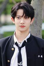 Heseung: a Rising Star in the K-Pop Scene