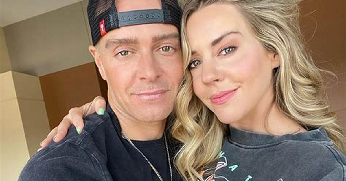 Joey Lawrence Wife, Brothers, Family, Height, Net Worth, Is He Gay?