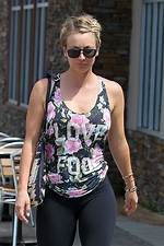 Kaley Cuoco's Body Type: a Guide to Her Fit Physique