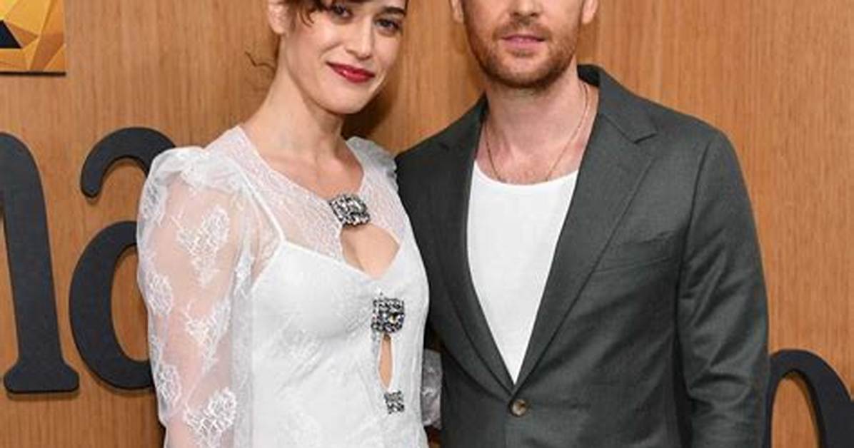 Know the Relationship Status of Lizzy Caplan's Uncle, Howard Bragman and His Net Worth