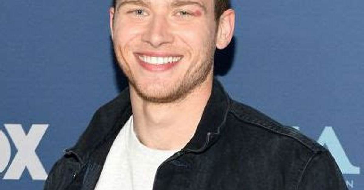 Oliver Stark Biography, Height, Age, Girlfriend, Wife, Is He Gay? ·