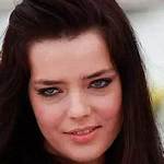 Roxane Mesquida Net Worth – How Much Is Mesquida Worth?