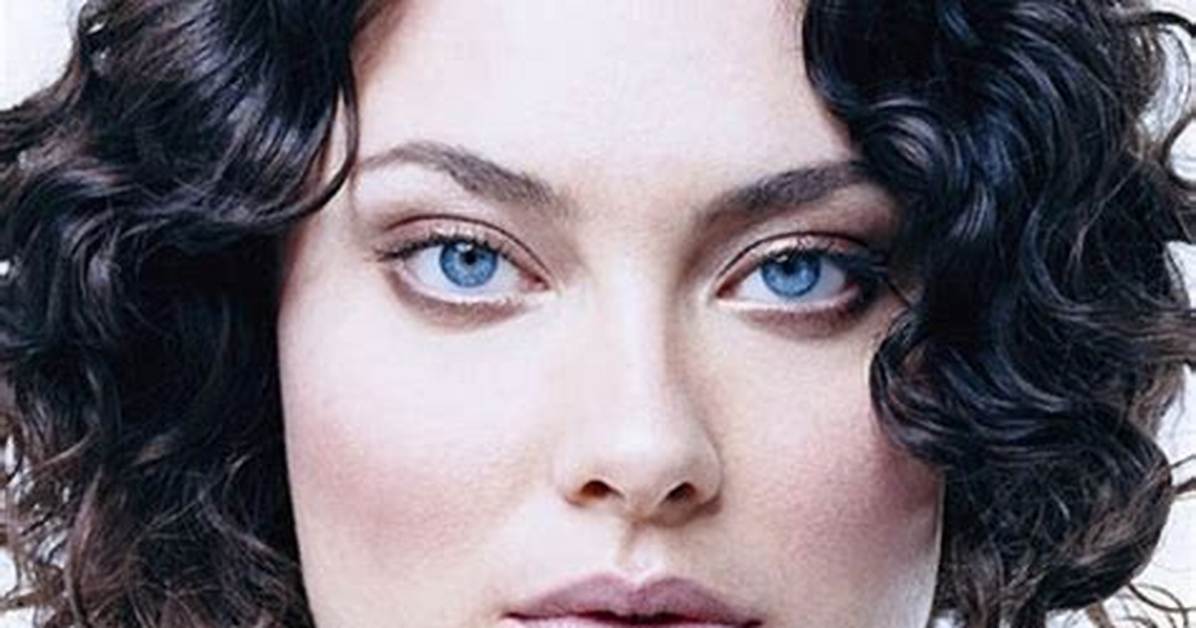 Shalom Harlow: the Multifaceted Talent of a Supermodel and Actress