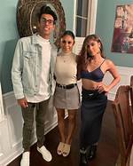 Siapa Sonny Dan Renu Bhatia Orang Tua Akshay Bhatia