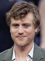 Unraveling the Connection Between Johnny Flynn and Beatrice Minns