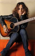 Unveiling the Lead Singer of 4 Non Blondes: a Journey Through Music and Influence