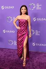 Unveiling the Secrets: Sarah Hyland's Height Revealed