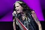 What Is Steven Tyler Illness? Change in Voice and Health Issues, Is He Sick?